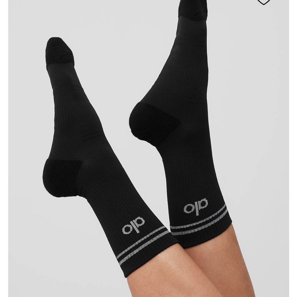 Alo Yoga Unisex Half-Crew Performance Socks – Black (L) NWT - Picture 4 of 4